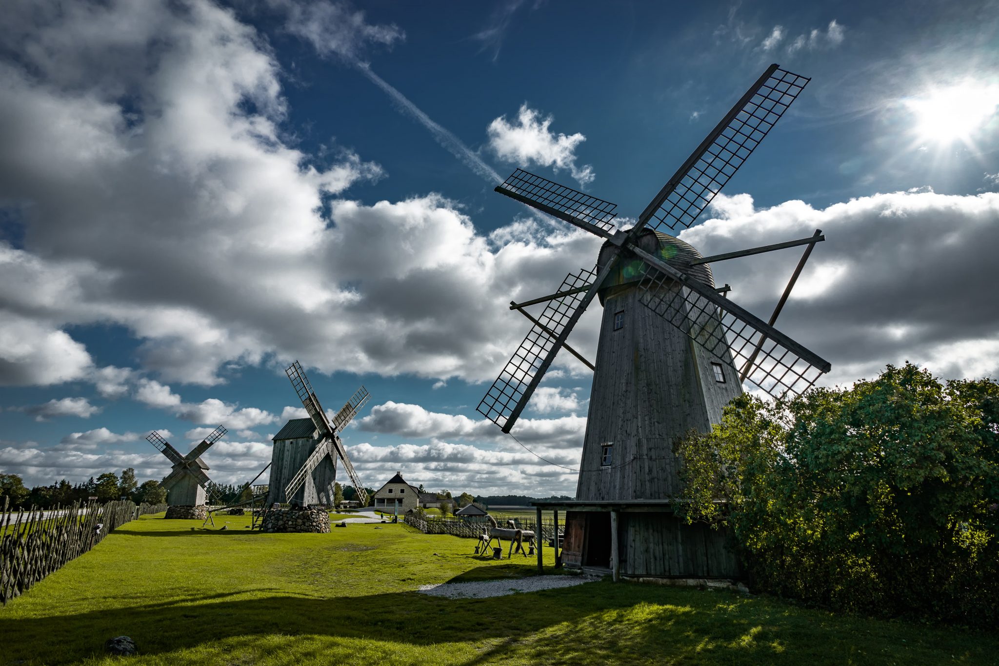 Un moulin à vent sur l'île de Saaremaa