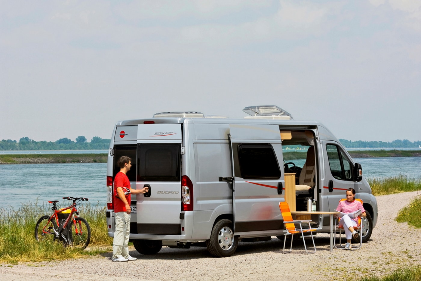 Campervan pour 2 personnes au bord de l'eau