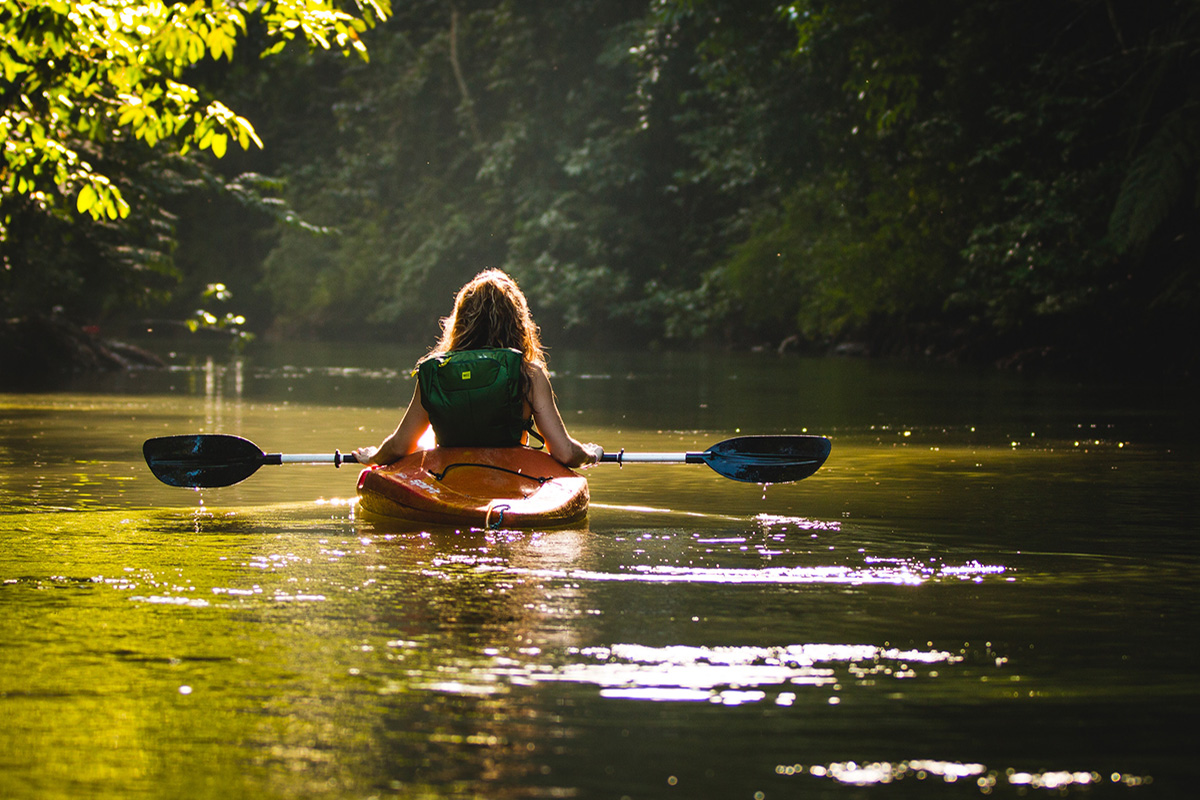 Canoë sur une rivière